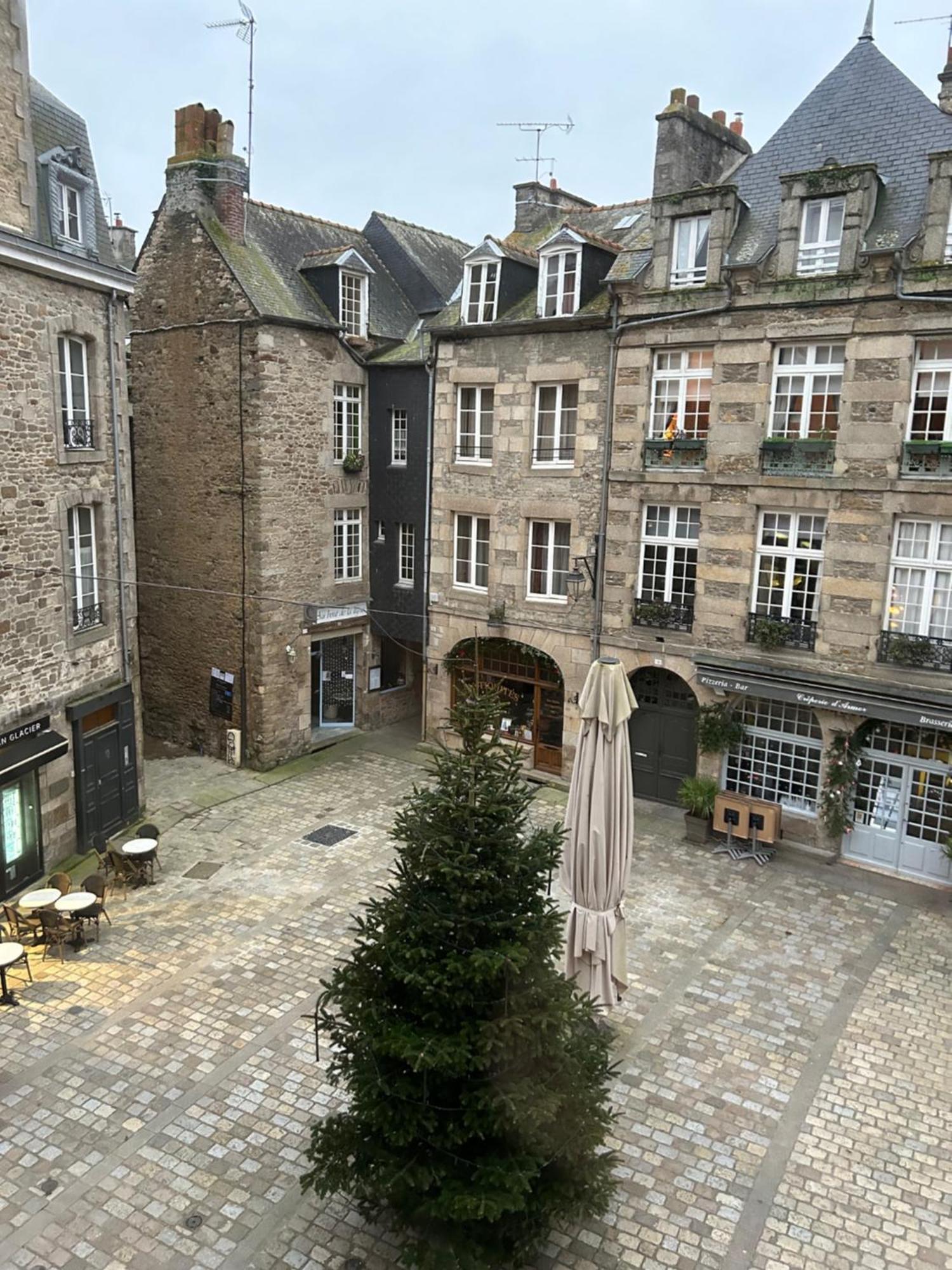 Spacieux Appartement Au Coeur Du Centre Historique De Dinan Ngoại thất bức ảnh